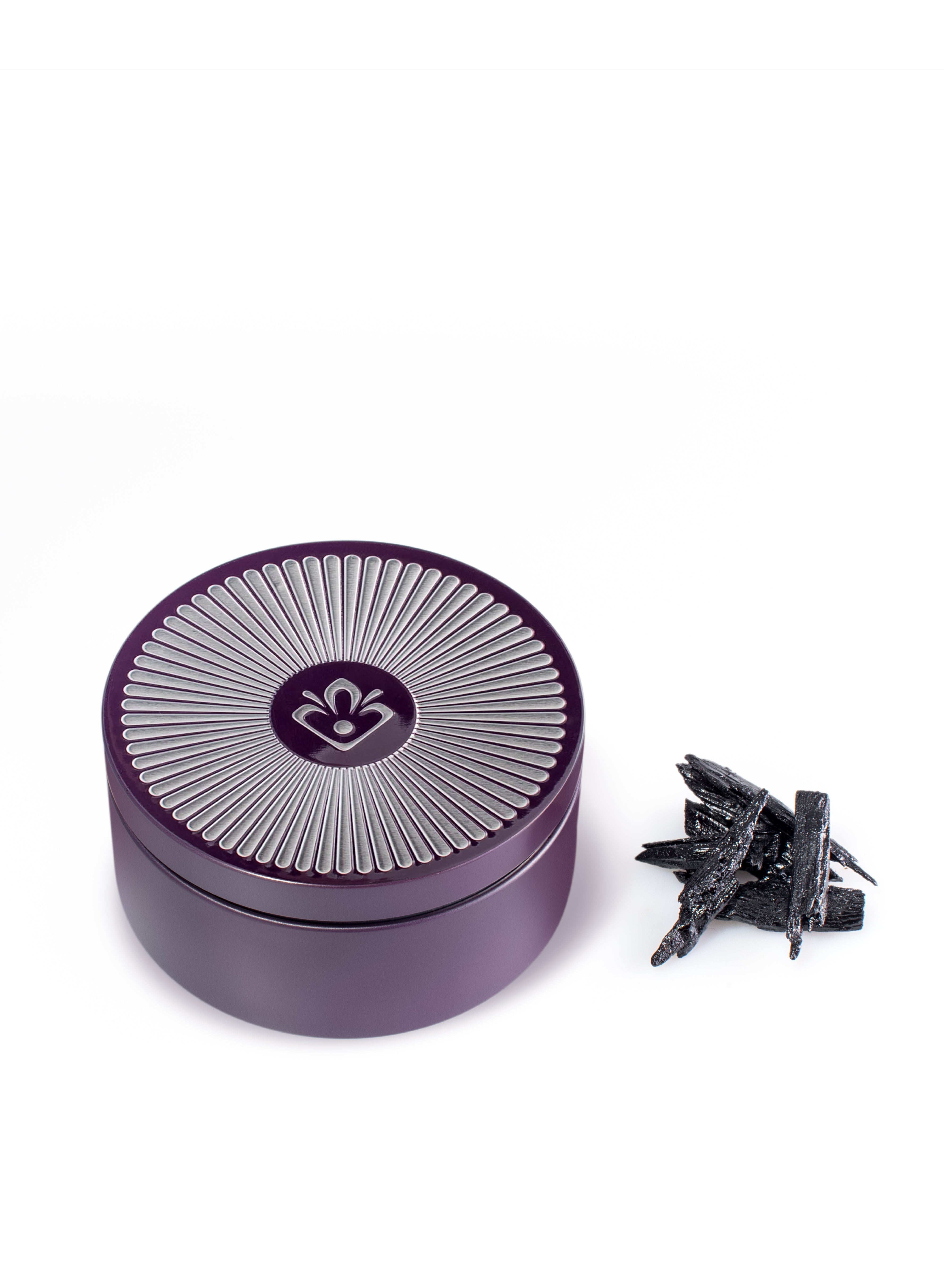 خشب العود اللامع